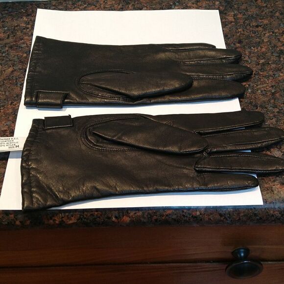 Joan Harper Vegan Leather Gloves. - Picture 4 of 4